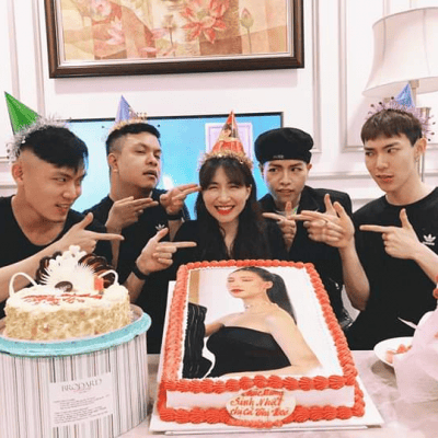 Đặt chỗ tiệm bánh trực tuyến trước khi tới thưởng thức